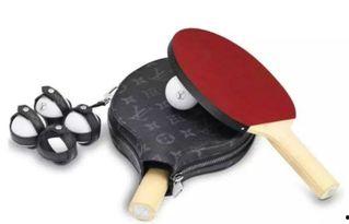 情侣球拍外协吃瓜