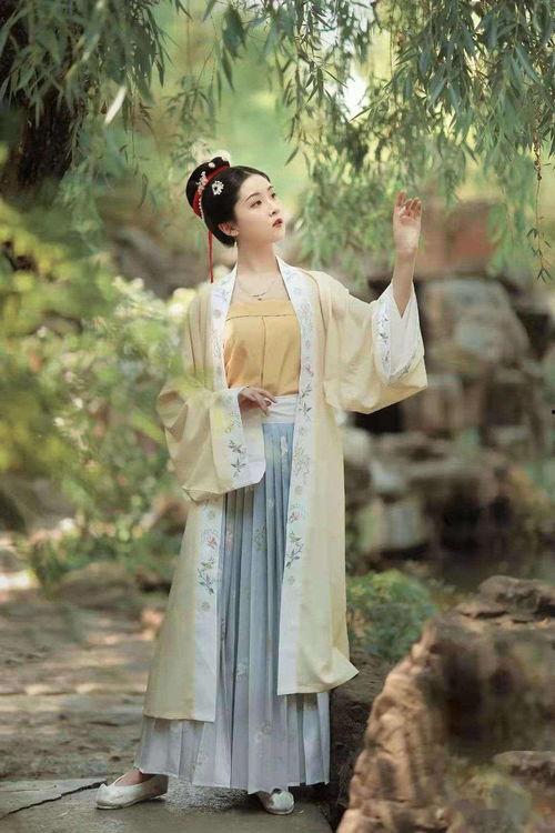 汉服兰若庭吃瓜,一场别开生面的吃瓜盛宴