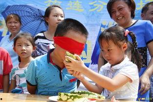 孩子吃瓜比赛视频,孩子吃瓜比赛欢乐瞬间回顾